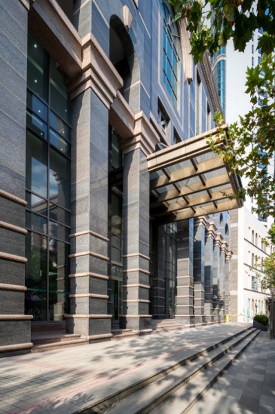 越界洪安大厦-业主直租老静安中区房型方正毛坯自行个性装修