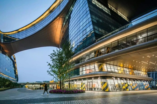 楼出租 虹桥写字楼出租 凌空soho 中金国际广场,港汇广场,永丰国际