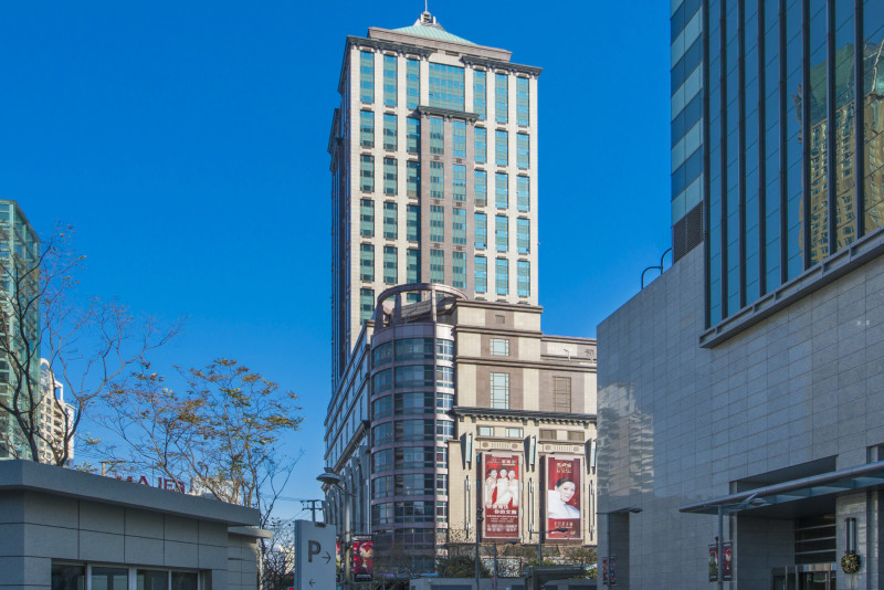 梅龙镇广场,傲立南京西路,高区对电梯,简单装修,性价比高