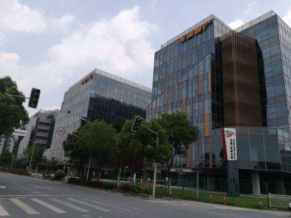 龙湖虹桥天街外立面