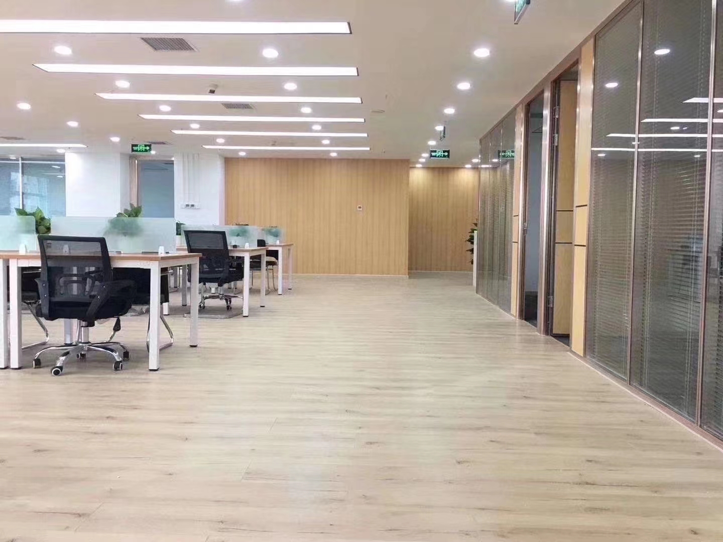 顺迈金钻办公区域