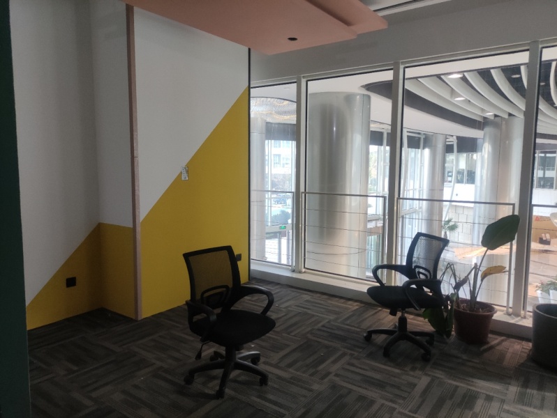 国展旁,虹桥世界中心,精装loft小面积,52平起租