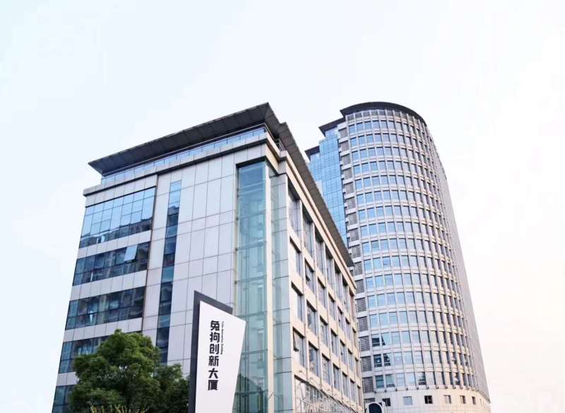 兔狗创新大厦招租1000方整层精装有家具