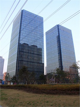 东银中心外立面图