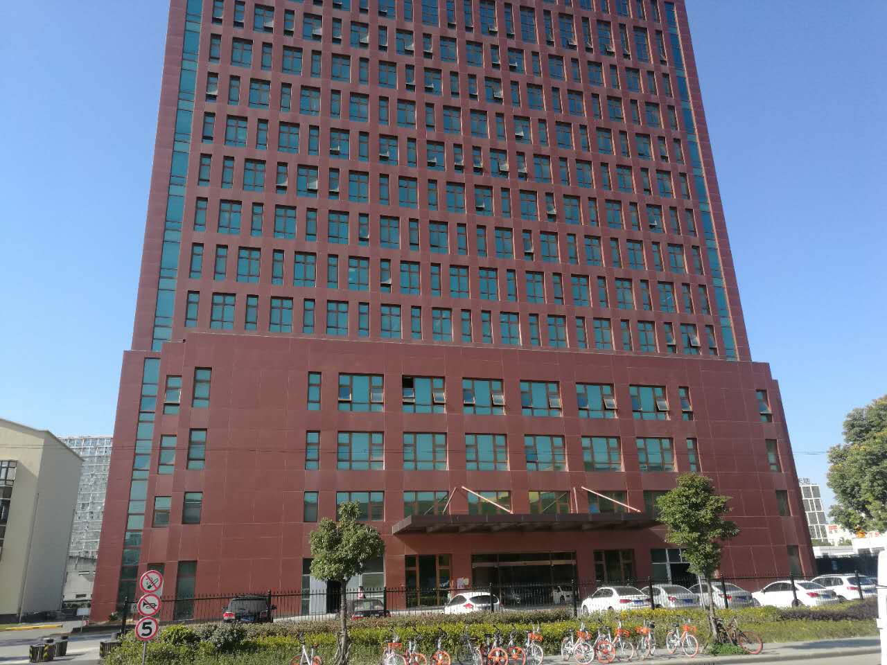 磊鑫大厦九亭中心外立面图