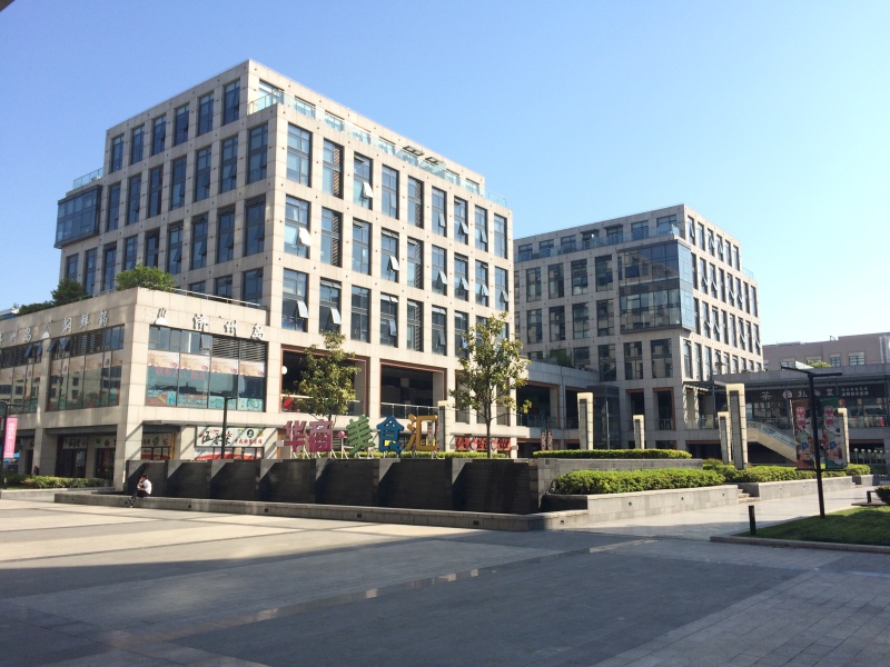 七莘路 华商时代广场324平精装带家具仅租40000