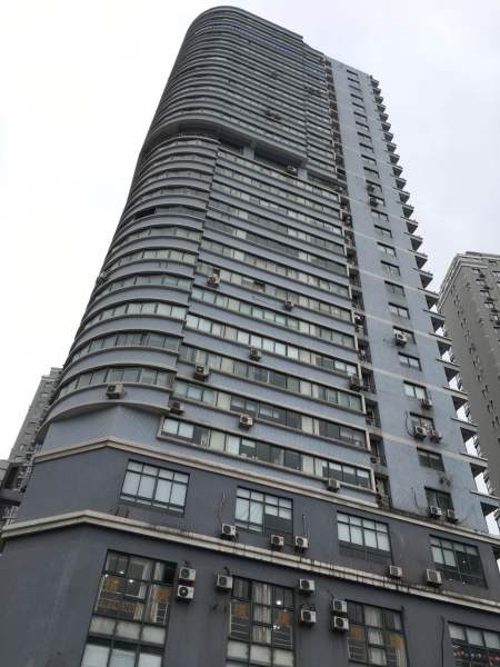 华鼎大厦160平 1/4号线200米 精装高区带家具看房方便