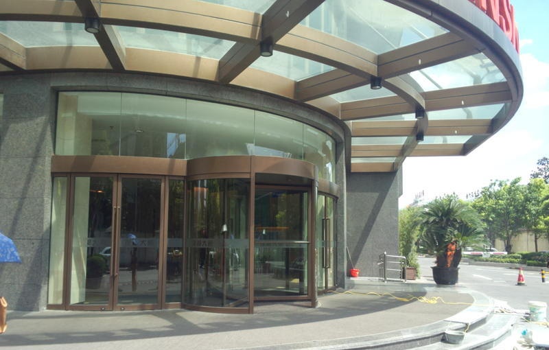 (出租10号线龙柏站 瑞都大厦 房间带装修整层随意