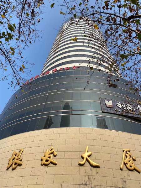 南京西路商圈,梅龙镇广场旁,银发大厦185平,精装修带三隔断—上海静安