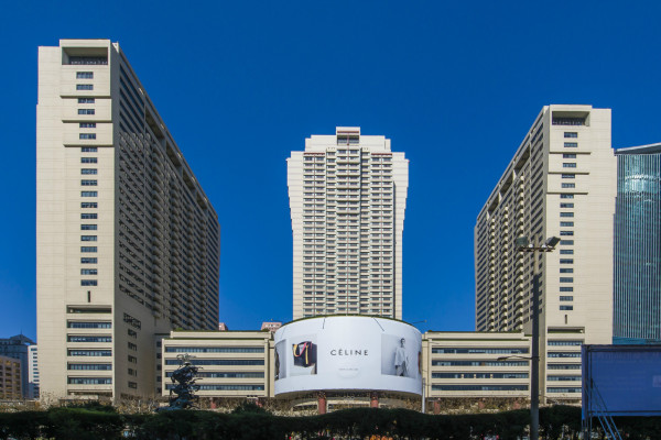 上海商城,上海南京路的核心,上海展览中心对面,面积大小皆有