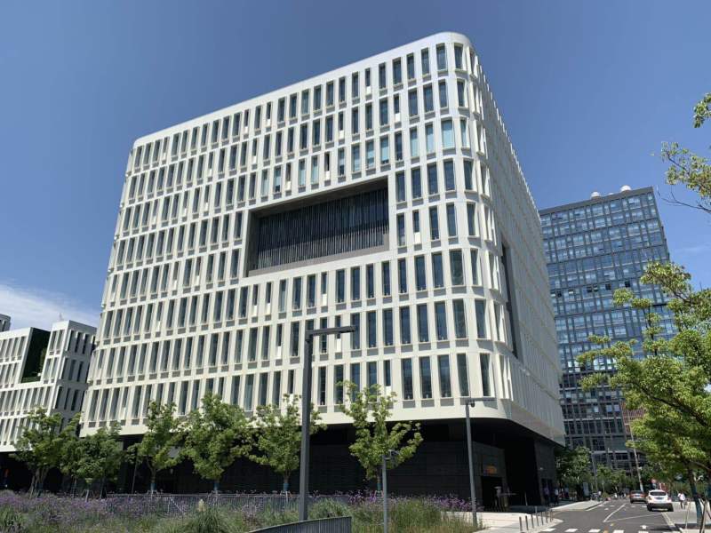 华鑫中心 漕河泾9号线桂林路站边 125平222平420平等