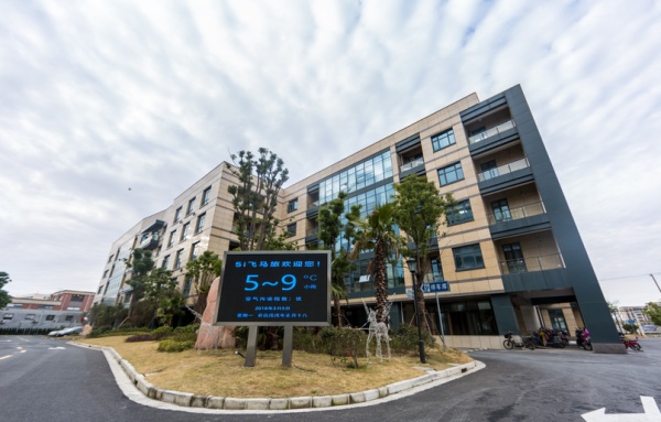 7号线大场镇地铁站,精装修带上下水带空调随时看房