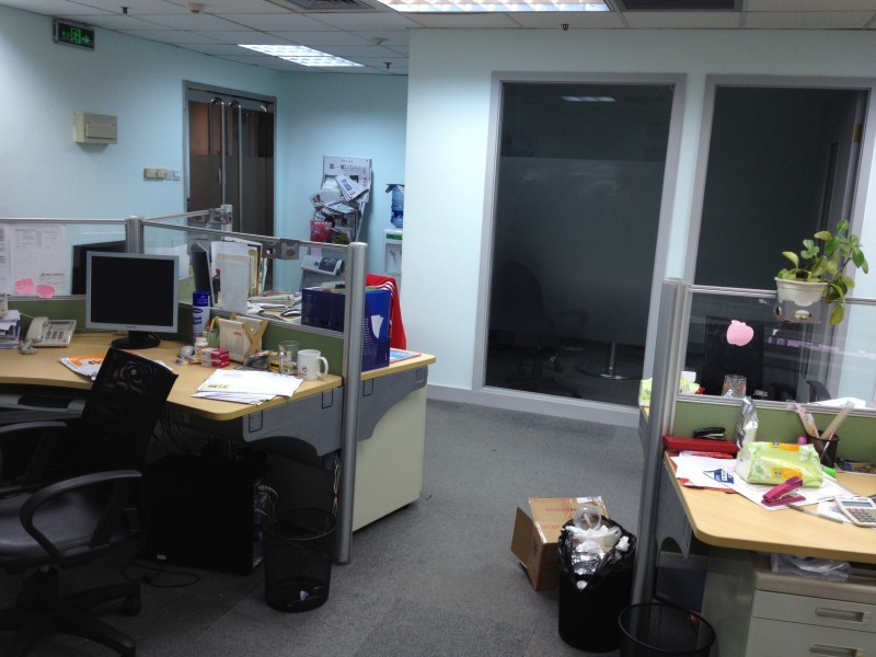 香港广场精装修小面积房源 淮海路钻石地段—上海卢湾区办公室出租