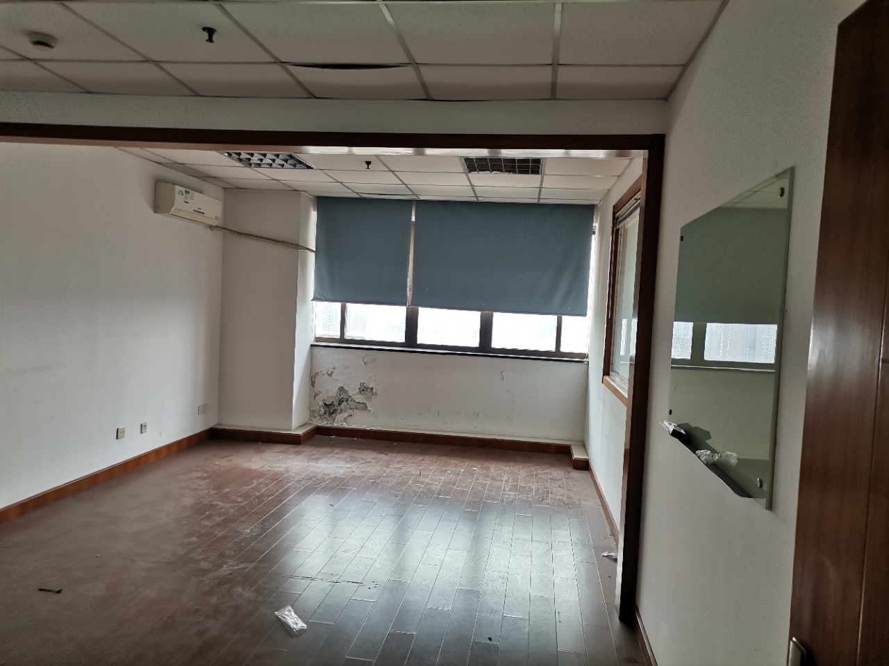 中友中谊大厦办公区域