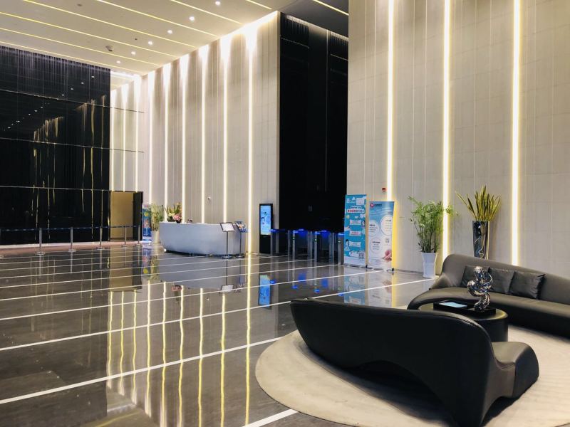 绿地汇中心,采光通透,看江景,仅租5元,11号线云锦路