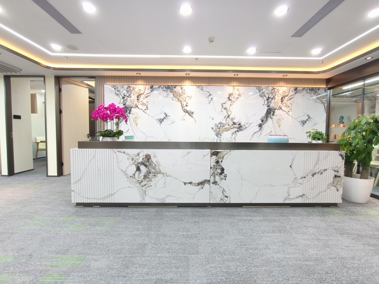 悠唐国际中心办公区域