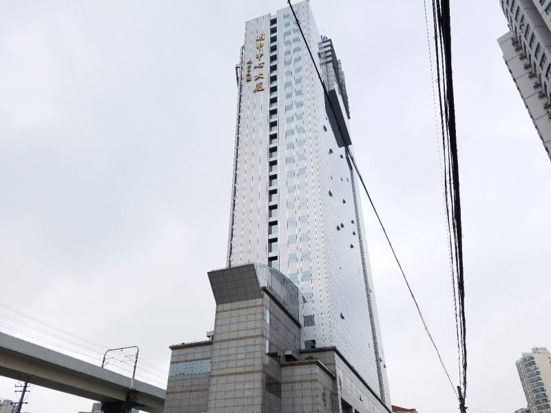 体育馆站1,4号线 明申中心大厦160平精装电梯口—上海徐汇区办公室