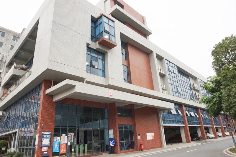 广州写字楼出租 天汇创意园 121方精装修2隔间 近地铁带全