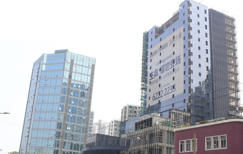 汇融大厦写字楼出租,曹杨商圈 67平 中区采光好 交通便利正对电梯口