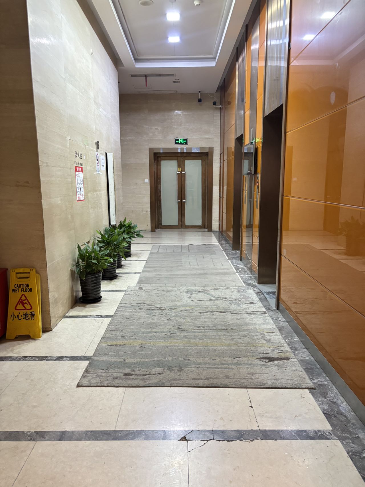 中西大厦电梯厅