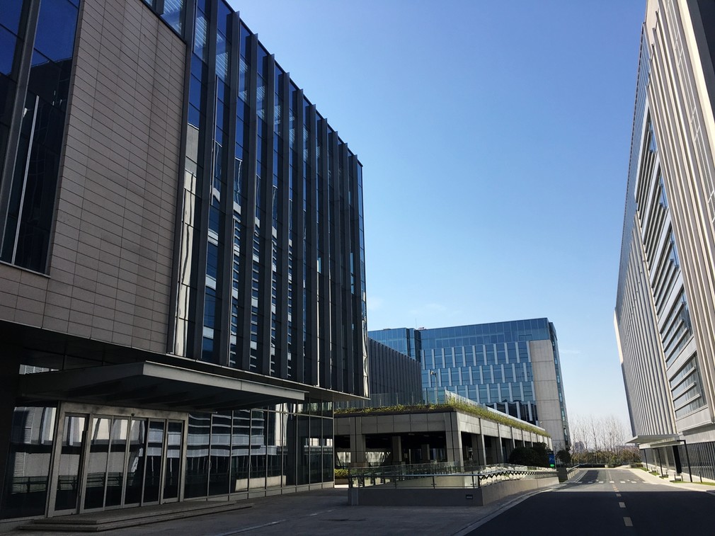 七宝宝龙城市广场外立面图
