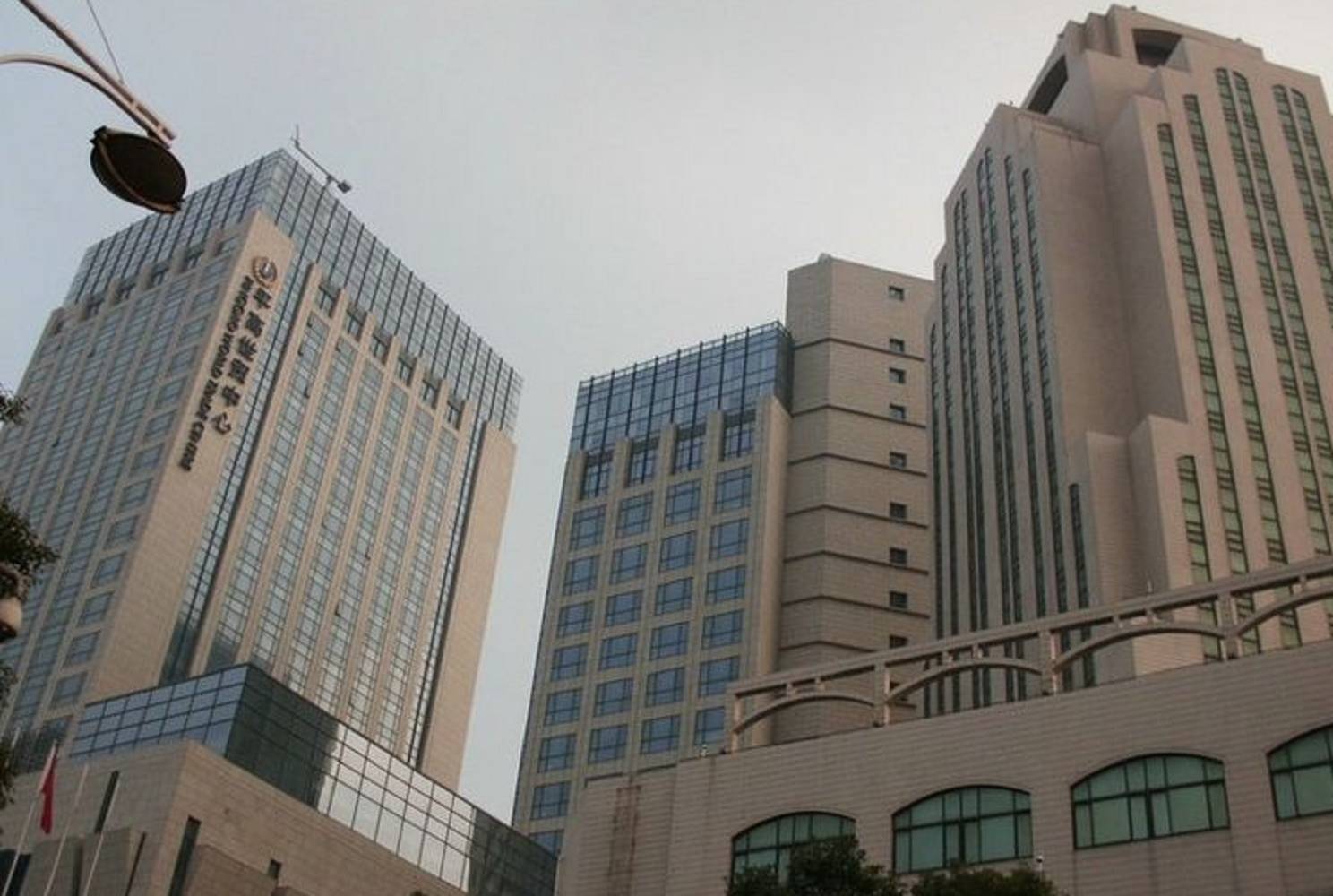 平高世贸中心外立面