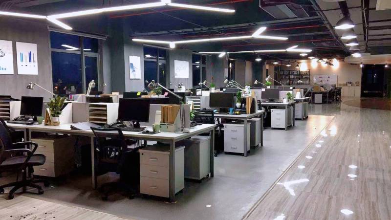 精装办公室,212平有隔断,独立空调,停车方便