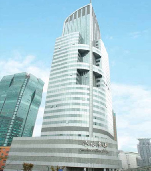 人民广场港陆广场,精装全配,正对电梯,高区朝南,交