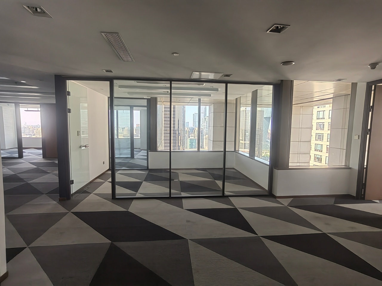 北京银泰中心办公区域