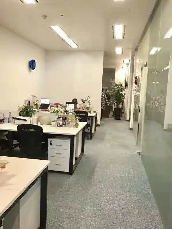 新虹桥中心大厦办公区域