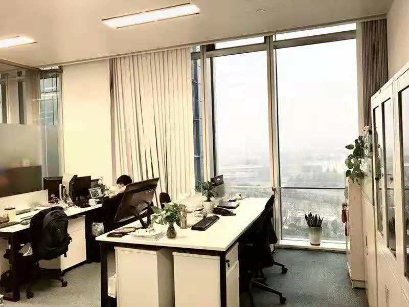 新虹桥中心大厦办公区域