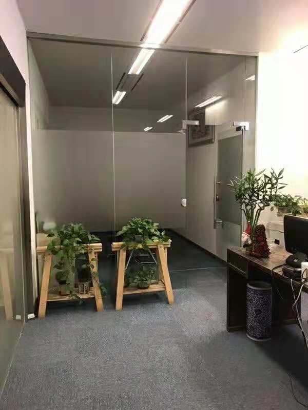 新虹桥中心大厦大楼入口