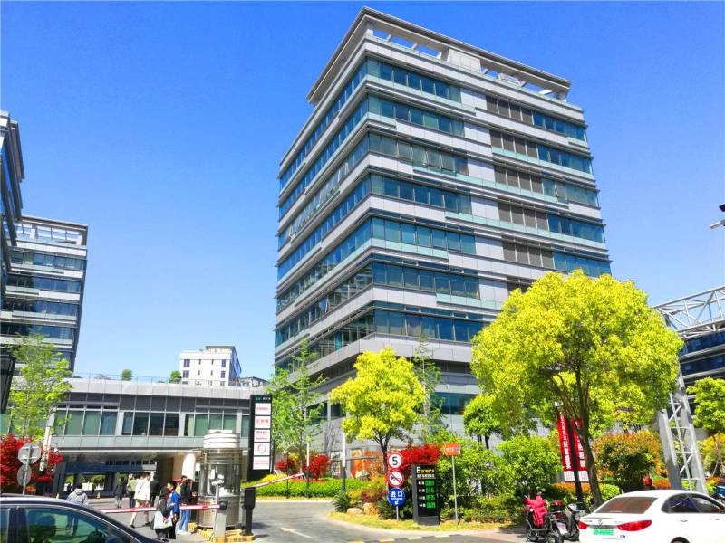 建滔商业广场,房型超棒,得房率高,正对电梯,分体空调,—上海长宁区