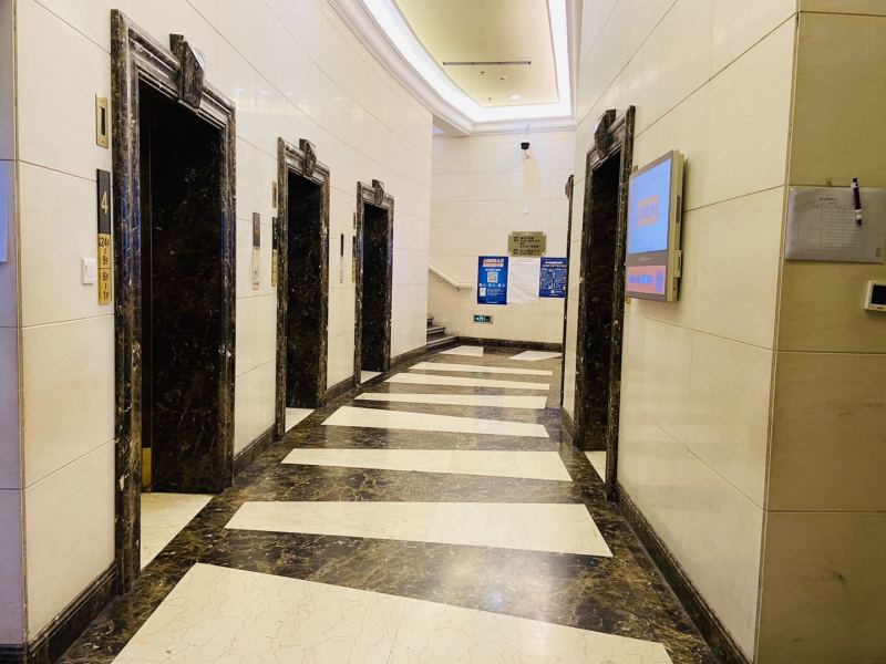 长寿路地铁口,巴黎春天对面,源达大厦125平出租,高区落地窗—上海普陀