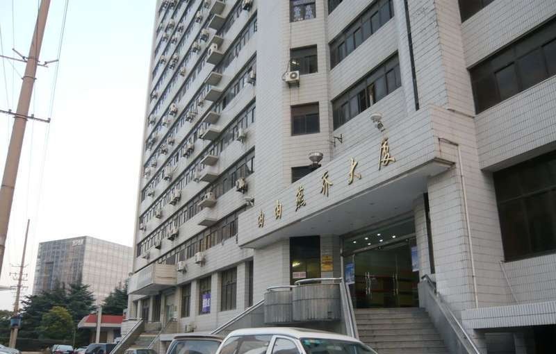 由由燕乔大厦大楼入口