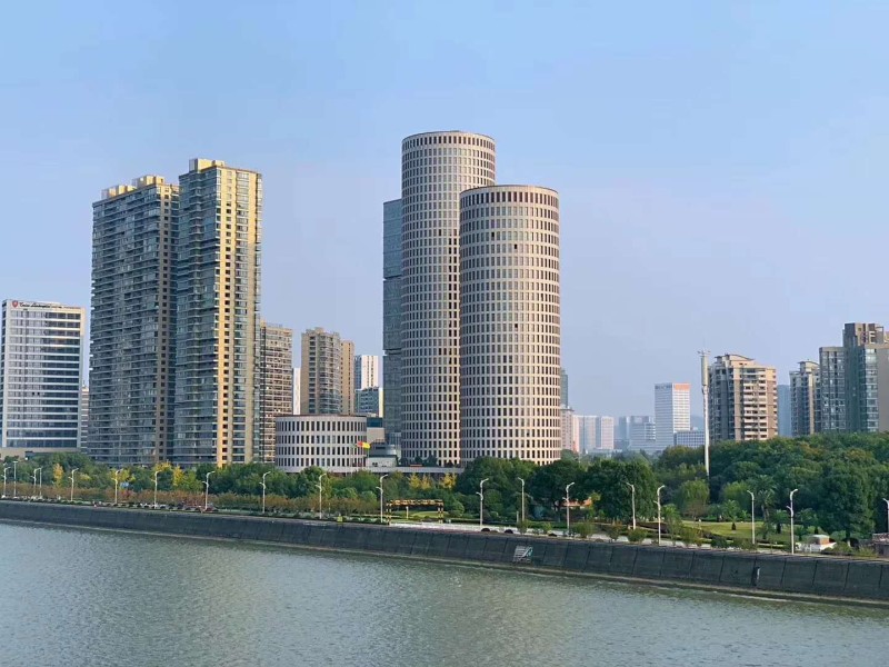 亚科中心招商,地铁旁高端写字楼精装带隔断,全年恒温—杭州滨江区办公
