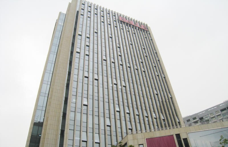 4.9号线宜山路地铁口百丽国际广场整层有装修出租