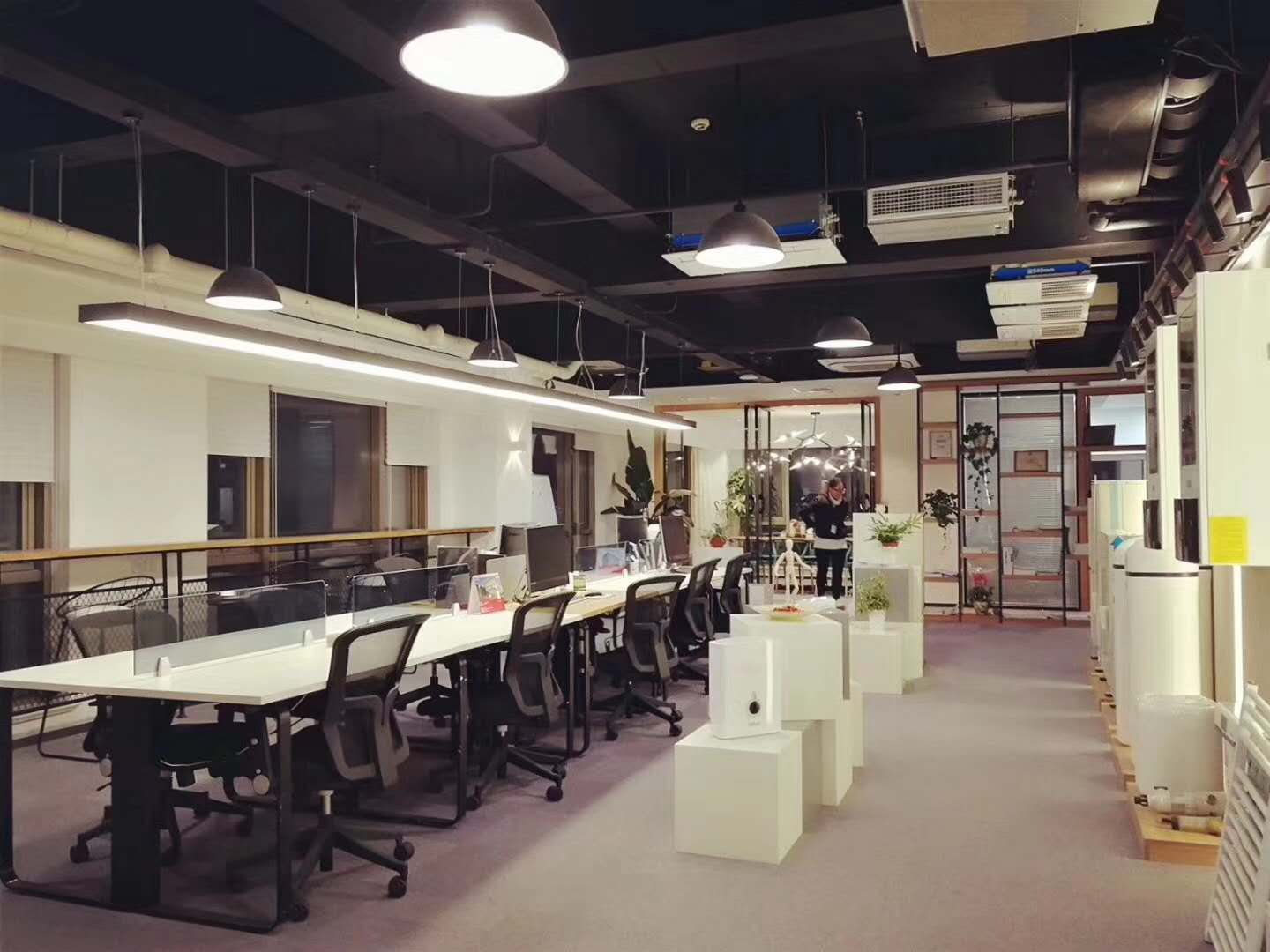 和平莱茵广场办公区域