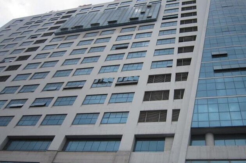 精装带全套家具 机电大厦高区双面采光 行业不限 正对电梯