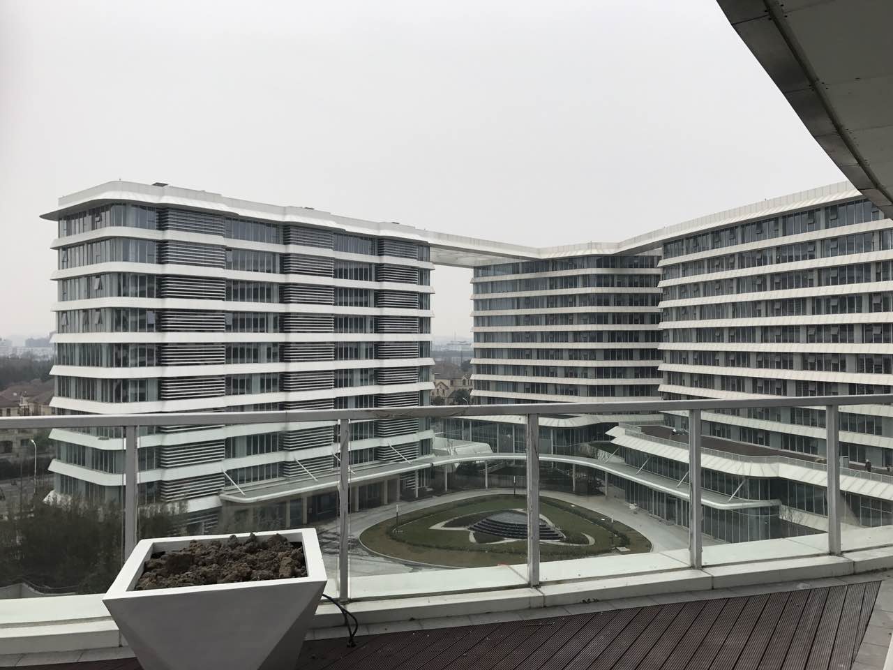 虹桥世界中心外立面图
