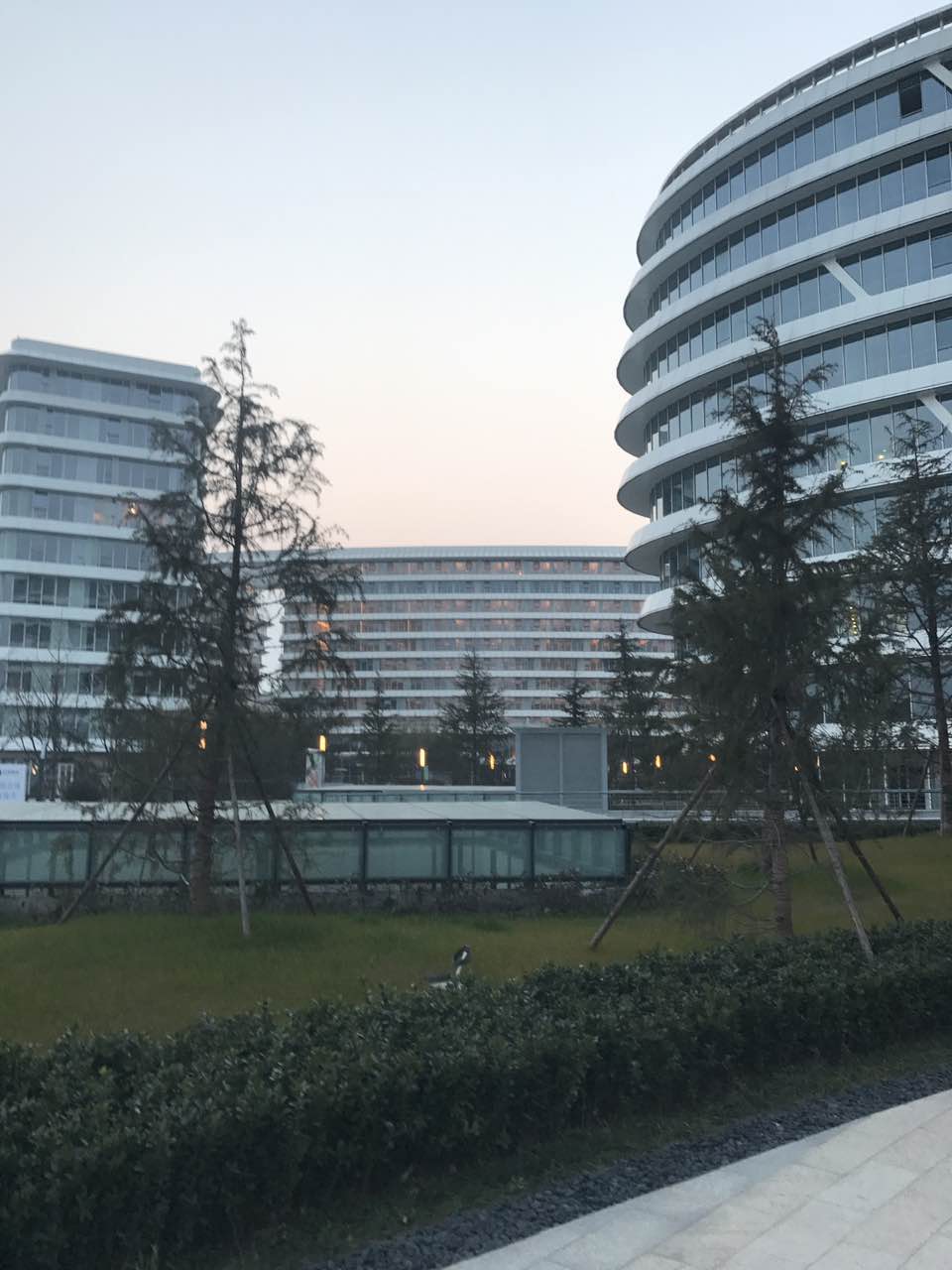 虹桥世界中心外立面图