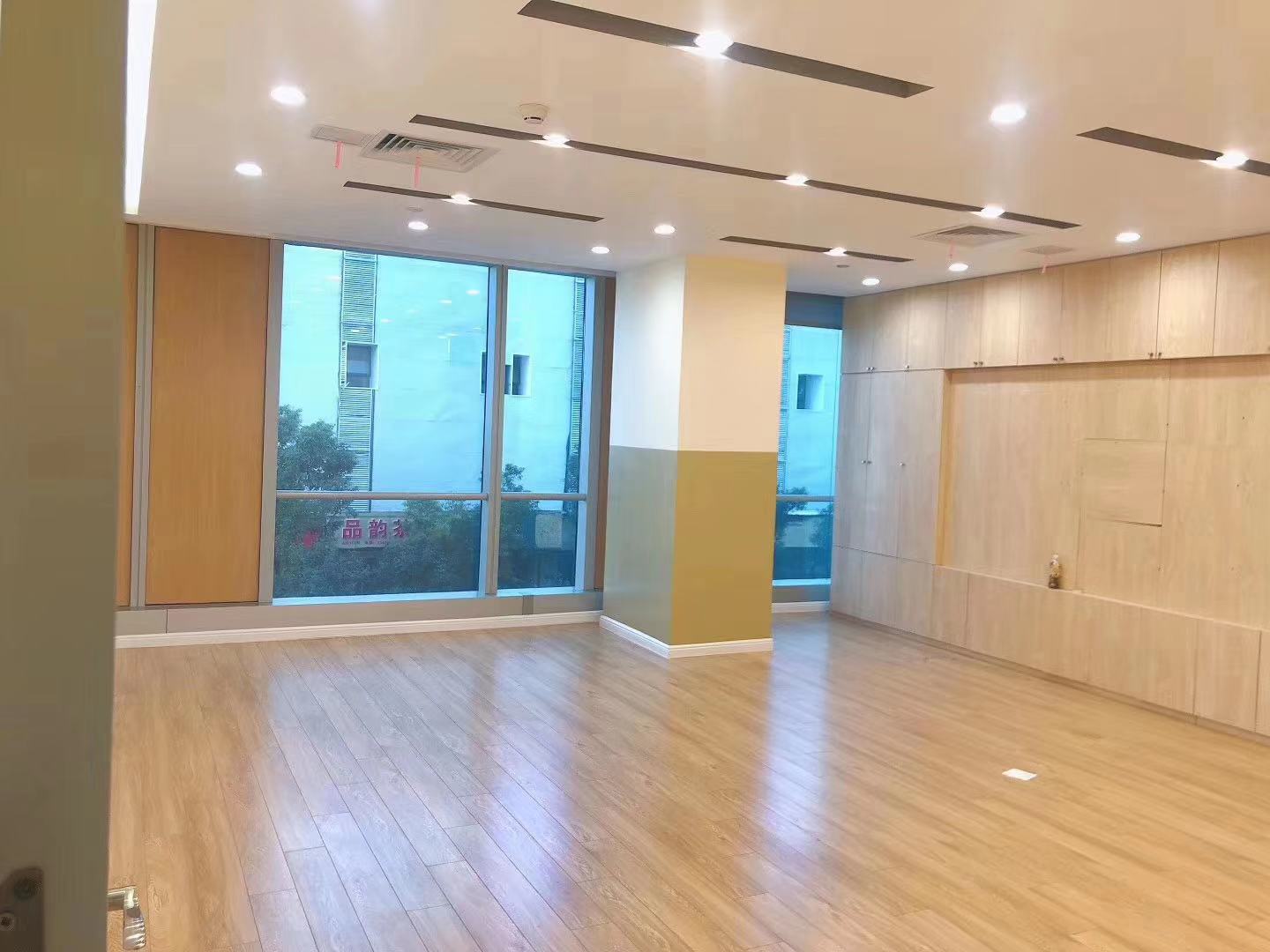 宏汇莲花广场办公区域