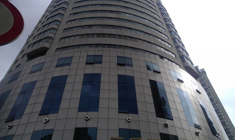 丽晶阳光大厦166平,精装修有隔断 正对电梯