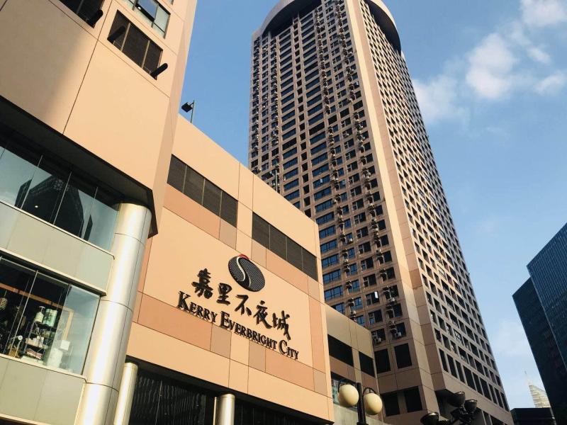 火车站5轨地铁上盖嘉里不夜城a座153平3隔间送办公家具
