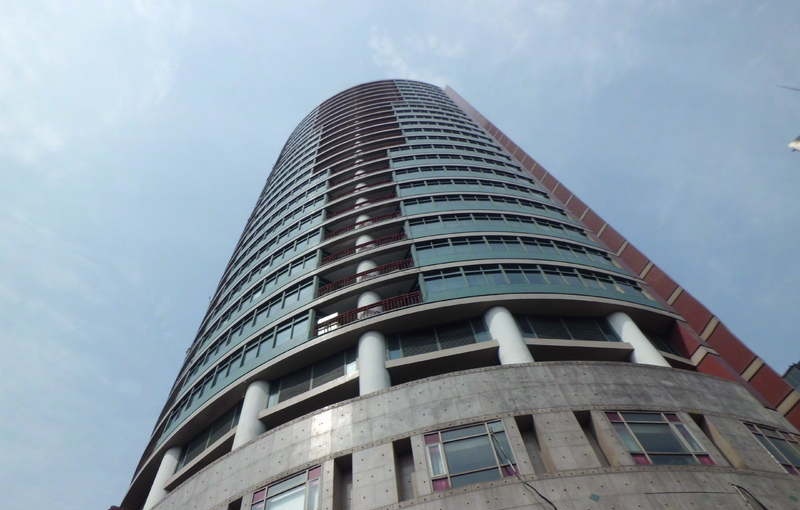 2号线娄山关路,金桥大厦95平租金9500元,精装