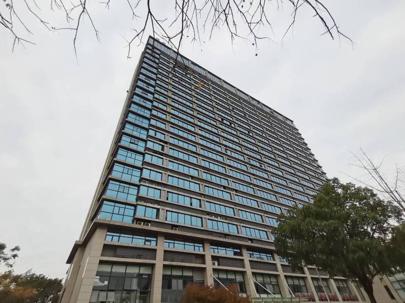 香积寺路5号线地铁口 蔚蓝国际 三个隔间装修清爽朝南随时看房