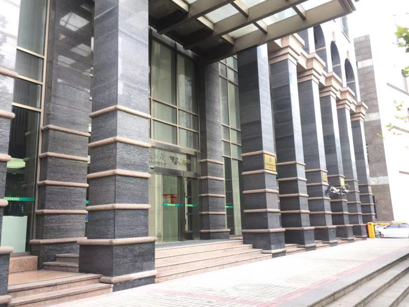 静安区近南京路洪安大厦顶层带露台,直看静安寺景观大通间朝南