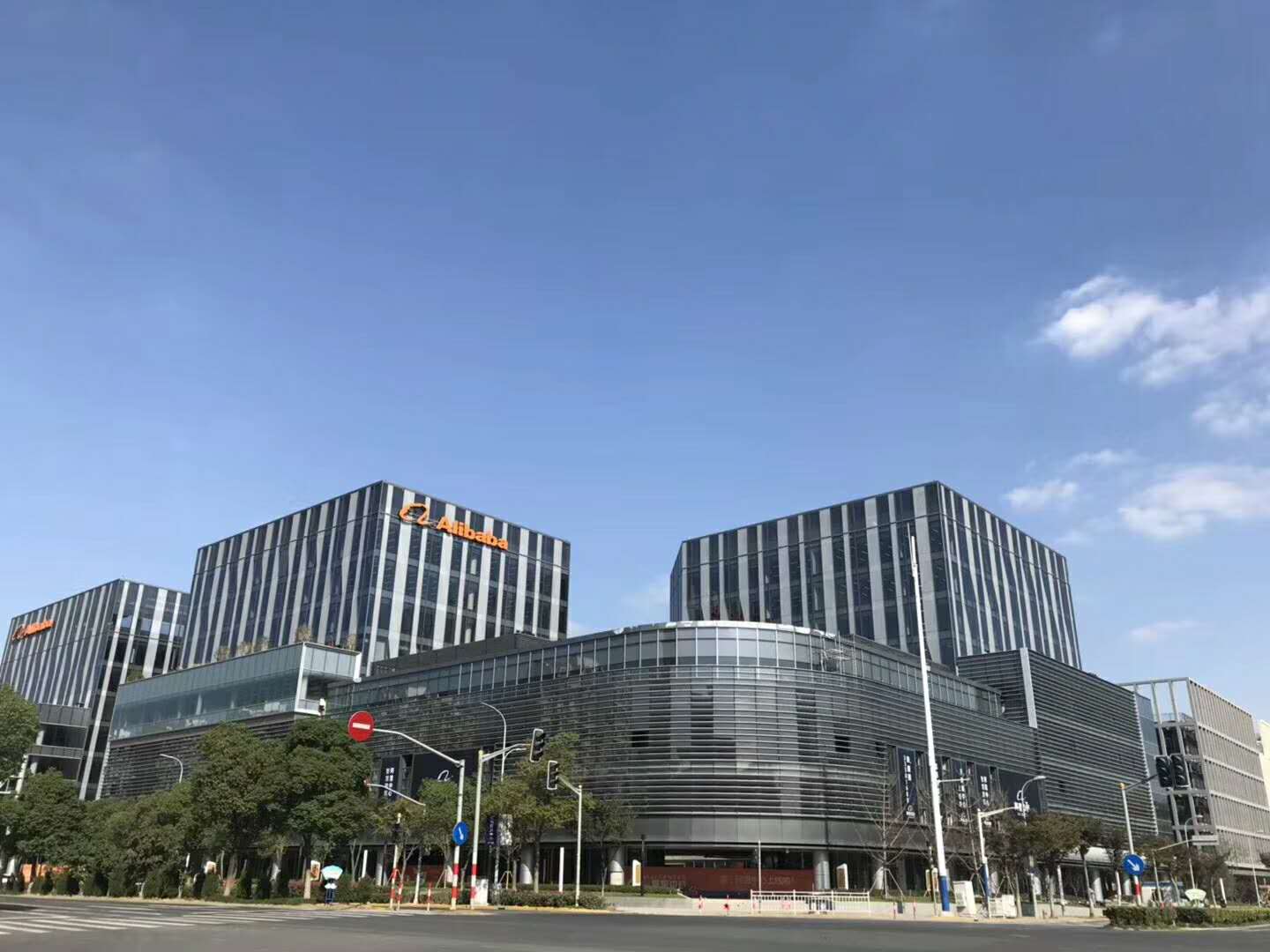上海虹桥阿里中心外立面图