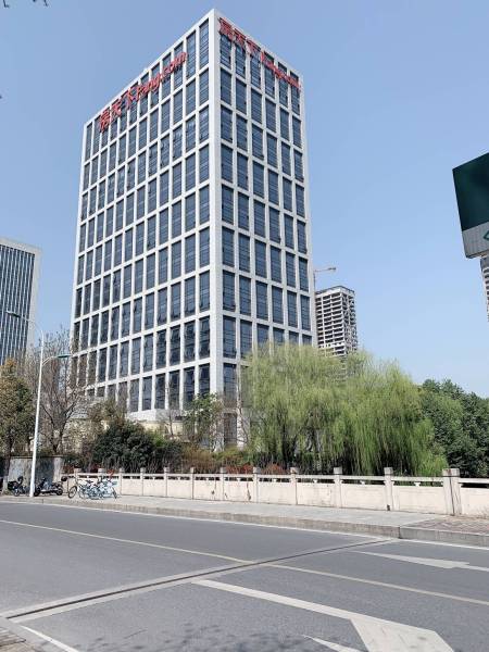 阿里网易旁 房天下大厦 精装修带家具 户型方正 交通方便