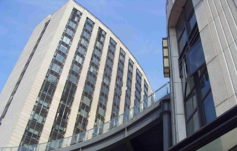 办公室出租祥腾财富广场精装带家具230平租17元正朝南